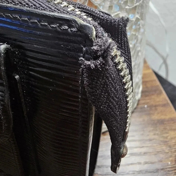 Louis Vuitton Electric Leather Clutch/Wristlet - Picture 16 of 16